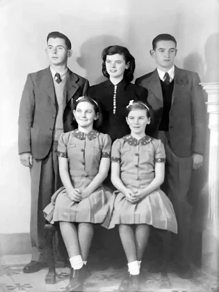 Staples Five as teenagers in Gillingham Kent, 1946.