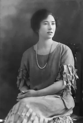 Hilda Mary in Limerick 1920 aged 26.