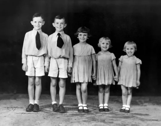 Ed, Pat, Margaret, Joan and Daphne, Hong Kong circa 1935.
